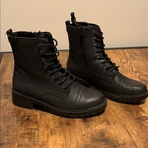 Combat boots